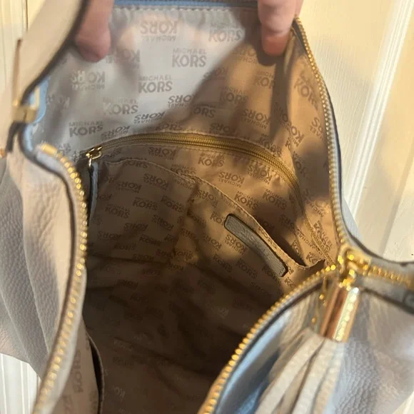 Michael Kors Sky Blue Pebbled Leather Bedford Hobo Shoulder Bag - Picture 8 of 8